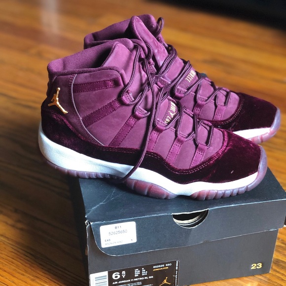 Jordan 11's red Velvet - Picture 2 of 4